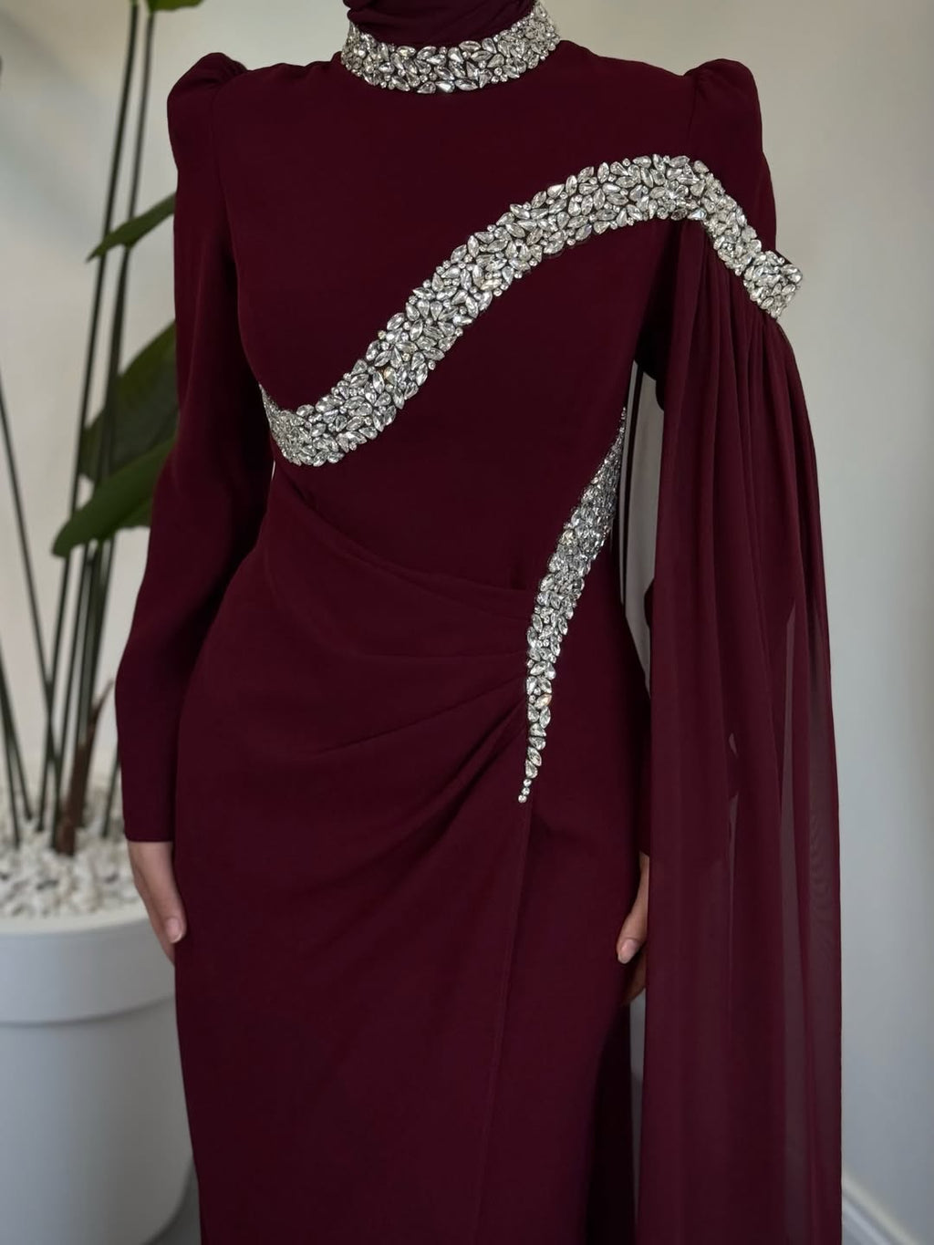 فستان سهرة الملكي ... مطرز بالكريستال