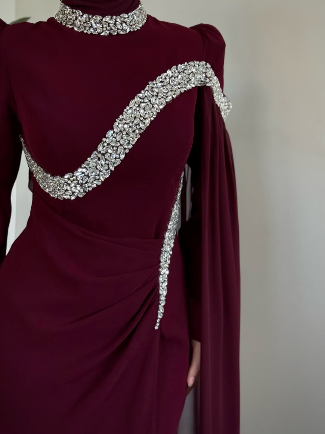 فستان سهرة الملكي ... مطرز بالكريستال