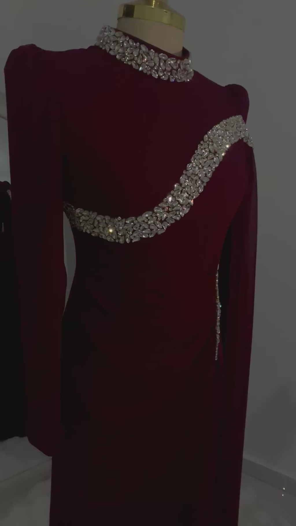 فستان سهرة الملكي ... مطرز بالكريستال