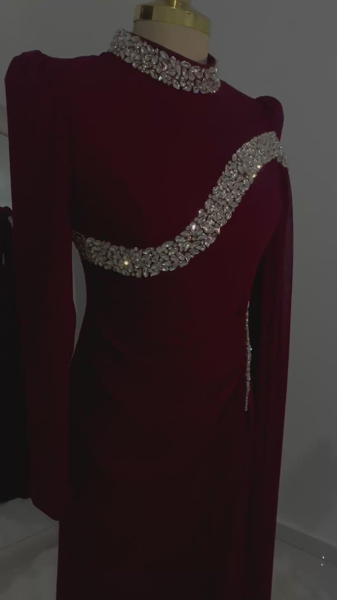 فستان سهرة الملكي ... مطرز بالكريستال