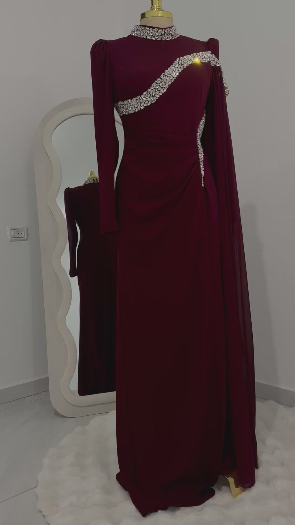 فستان سهرة الملكي ... مطرز بالكريستال