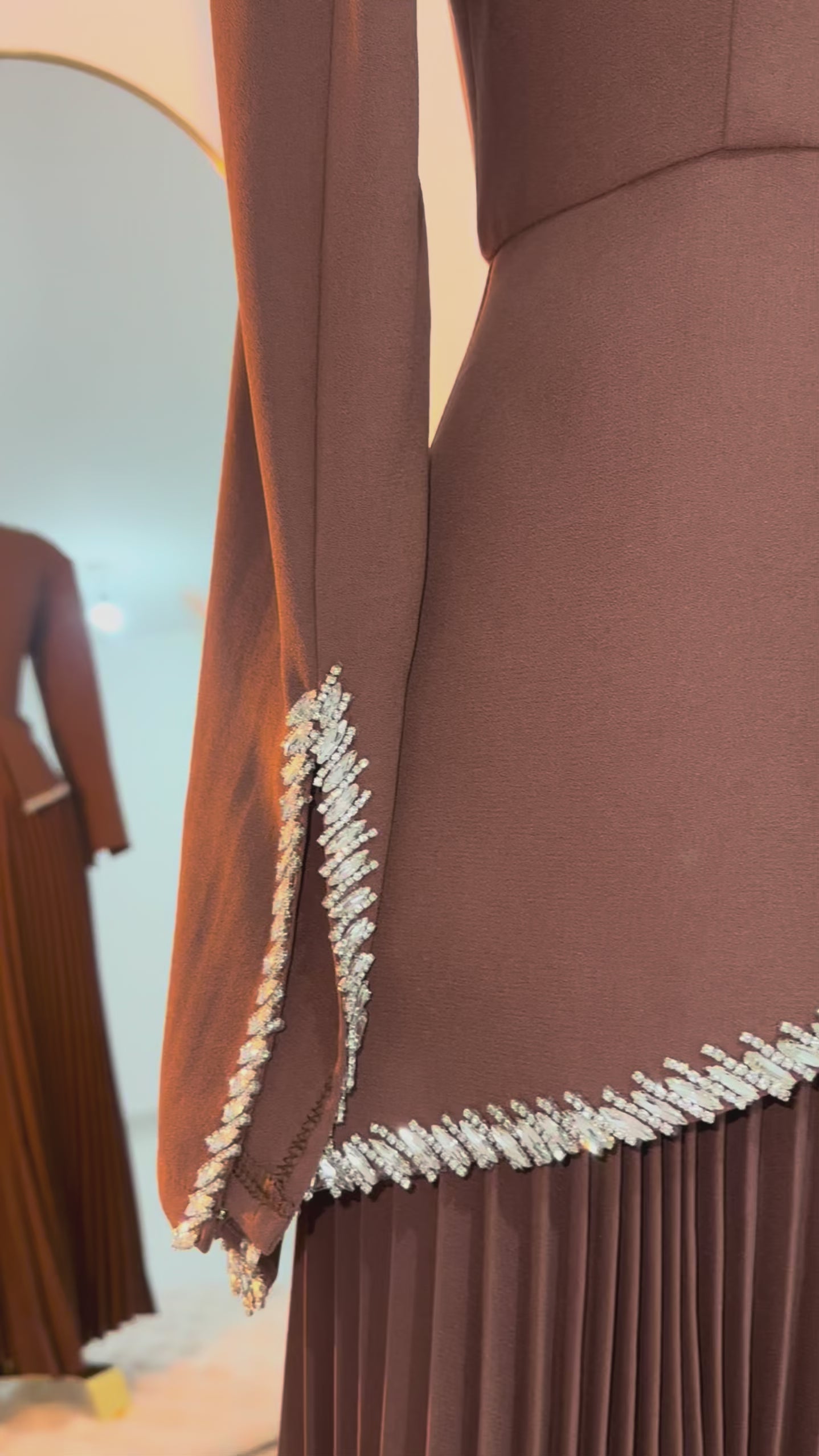 فستان لون مميز وفخم