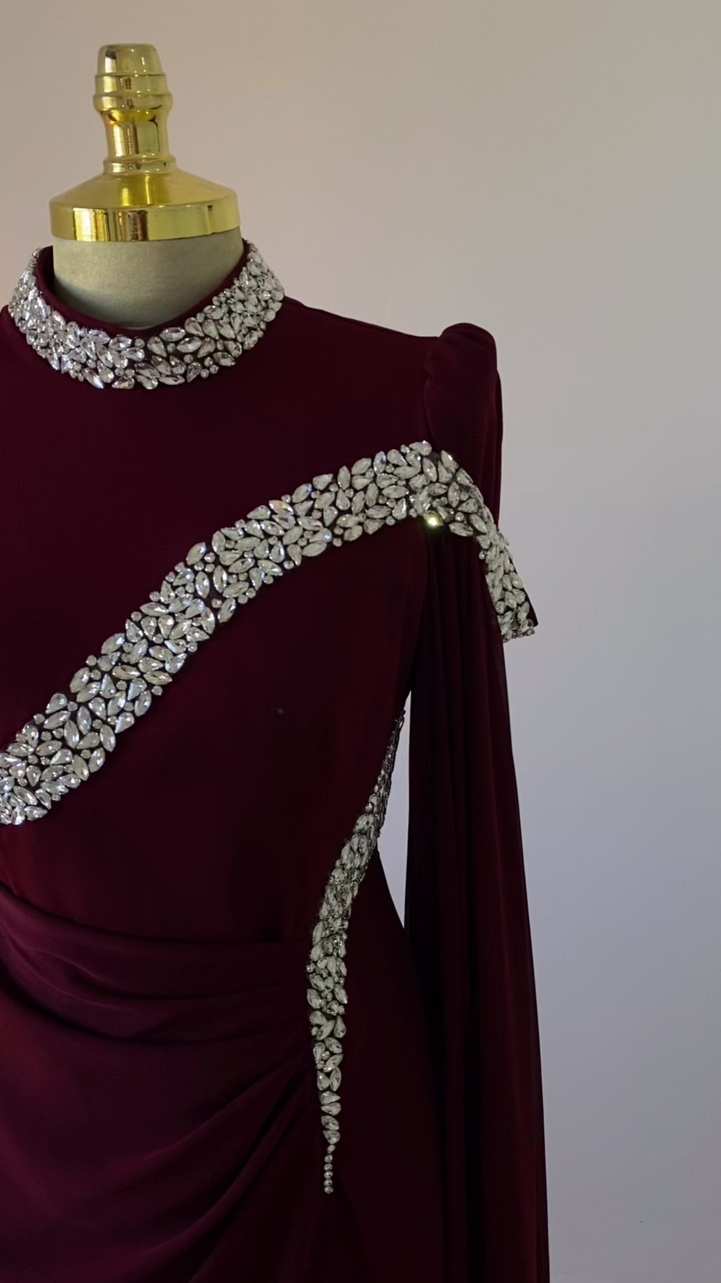 فستان سهرة الملكي ... مطرز بالكريستال